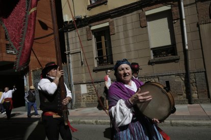 La concentración de pendones culminó en San Isidoro.