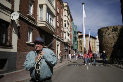La concentración de pendones culminó en San Isidoro.