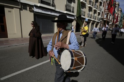 La concentración de pendones culminó en San Isidoro.