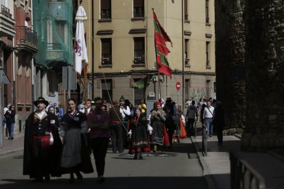 La concentración de pendones culminó en San Isidoro.