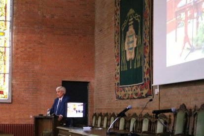 Juan José Badiola, profesor de Valentín Pérez en sus años en la Universidad de Zaragoza y codirector de su tesis doctoral.