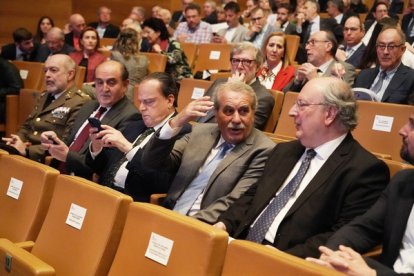 El Procurador del Común Tomás Quintana junto al presidente del Consejo de Cuentas Mario Amilivia; el presidente del Consejo Consultivo Agustín Sánchez de Vega y el presidente del Ces Enrique Cabero en el acto de entrega de los Premios Castilla y León 2023