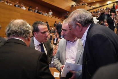 Los responsables de la Alianza UPA-COAG en Castilla y León, Aurelio González y Lorenzo Rivera, asisten al acto de entrega de los Premios Castilla y León 2023.