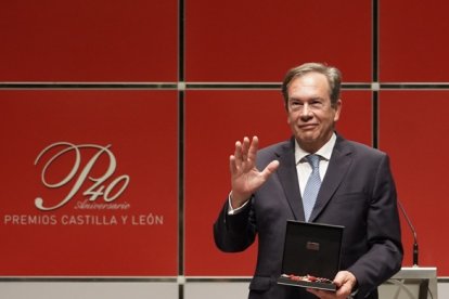 El director del Museo en Museo Art Nouveau y Art Déco. Casa Lis Pedro Pérez Castro recoge el Premio Castilla y León de las Artes 2023.