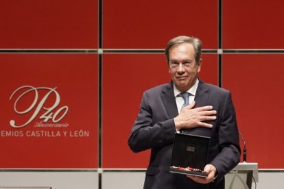 El director del Museo en Museo Art Nouveau y Art Déco. Casa Lis Pedro Pérez Castro recoge el Premio Castilla y León de las Artes 2023.