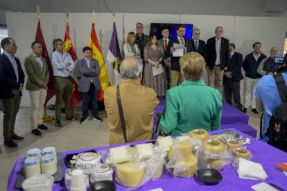 El centro Expocoyanza acoge desde este sábado hasta el domingo la tercera edición de Iberqueso, la feria del queso de España y Portugal, con 27 productores.