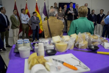 El centro Expocoyanza acoge desde este sábado hasta el domingo la tercera edición de Iberqueso, la feria del queso de España y Portugal, con 27 productores.