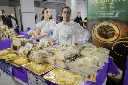 El centro Expocoyanza acoge desde este sábado hasta el domingo la tercera edición de Iberqueso, la feria del queso de España y Portugal, con 27 productores.