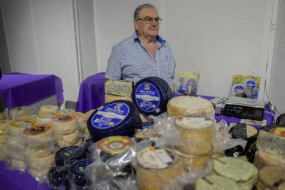 El centro Expocoyanza acoge desde este sábado hasta el domingo la tercera edición de Iberqueso, la feria del queso de España y Portugal, con 27 productores.