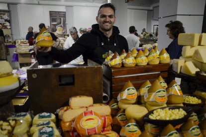 El centro Expocoyanza acoge desde este sábado hasta el domingo la tercera edición de Iberqueso, la feria del queso de España y Portugal, con 27 productores.