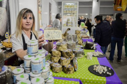 El centro Expocoyanza acoge desde este sábado hasta el domingo la tercera edición de Iberqueso, la feria del queso de España y Portugal, con 27 productores.
