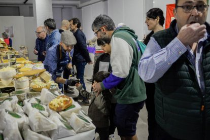 El centro Expocoyanza acoge desde este sábado hasta el domingo la tercera edición de Iberqueso, la feria del queso de España y Portugal, con 27 productores.