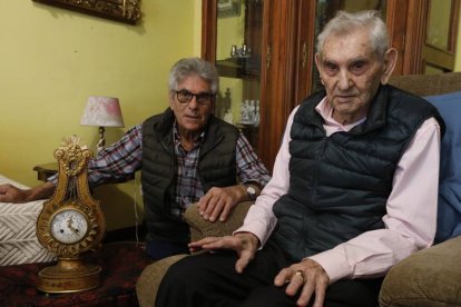 Féliz Álvarez García y Félix Álvarez Pascual, anticuarios.
