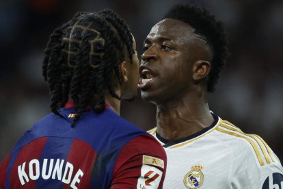 Kounde frenó a Vini.  JUANJO MARTÍN