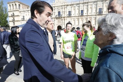 Carrera popular organizada por la Junta para celebrar el día de Castilla y León en la capital leonesa