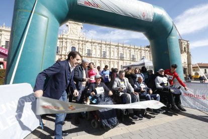 Carrera popular organizada por la Junta para celebrar el día de Castilla y León en la capital leonesa