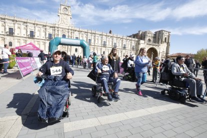 Carrera popular organizada por la Junta para celebrar el día de Castilla y León en la capital leonesa