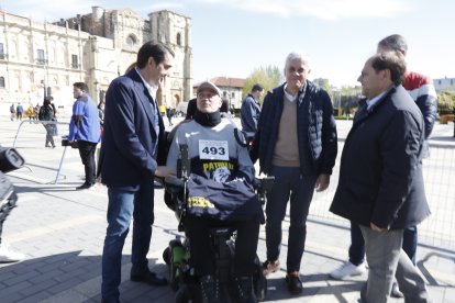 Carrera popular organizada por la Junta para celebrar el día de Castilla y León en la capital leonesa