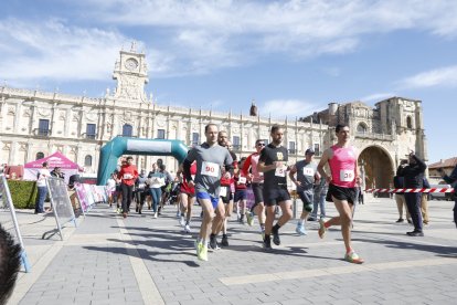 Carrera popular organizada por la Junta para celebrar el día de Castilla y León en la capital leonesa