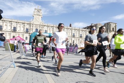 Carrera popular organizada por la Junta para celebrar el día de Castilla y León en la capital leonesa