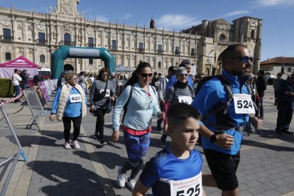 Carrera popular organizada por la Junta para celebrar el día de Castilla y León en la capital leonesa