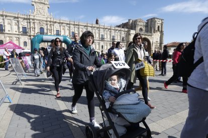Carrera popular organizada por la Junta para celebrar el día de Castilla y León en la capital leonesa
