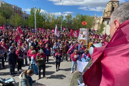 Manifestación en León como respuesta a los actos de la Junta por Villalar en la capital leonesa.