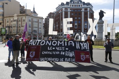 Manifestación en León como respuesta a los actos de la Junta por Villalar en la capital leonesa.