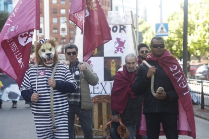 Manifestación en León como respuesta a los actos de la Junta por Villalar en la capital leonesa.