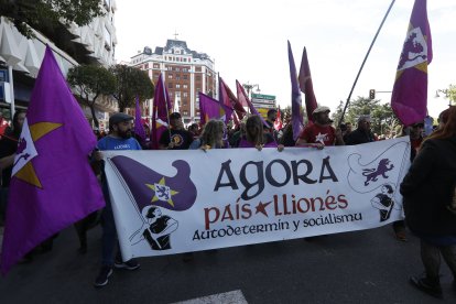 Manifestación en León como respuesta a los actos de la Junta por Villalar en la capital leonesa.