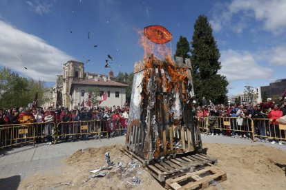 Manifestación en León como respuesta a los actos de la Junta por Villalar en la capital leonesa.