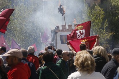 Manifestación en León como respuesta a los actos de la Junta por Villalar en la capital leonesa.