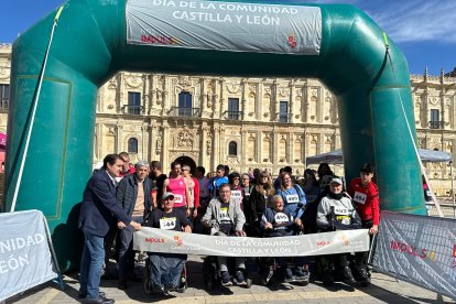 El consejero de Medio Ambiente, Juan Carlos Suárez-Quiñones y el delegado de la Junta, Eduardo Diego, en los actos organizados por el Día de Castilla y León en la capital leonesa.