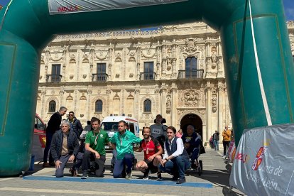 El consejero de Medio Ambiente, Juan Carlos Suárez-Quiñones, y el delegado de la Junta, Eduardo Diego, en los actos organizados por el Día de Castilla y León en la capital leonesa.