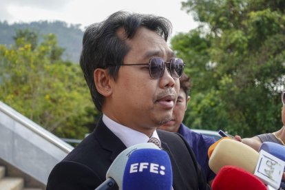 El abogado de oficio a cargo del joven español Daniel Sancho, Apirchat Srinual. EFE/ Sitthipong Charoenjai
