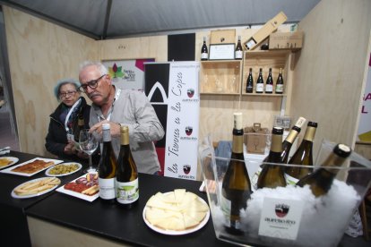 Una veintena de bodegas participan en el evento vitivinícola durante todo el fin de semana.