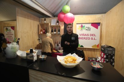 Una veintena de bodegas participan en el evento vitivinícola durante todo el fin de semana.