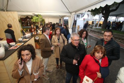 Una veintena de bodegas participan en el evento vitivinícola durante todo el fin de semana.