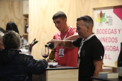 Una veintena de bodegas participan en el evento vitivinícola durante todo el fin de semana.