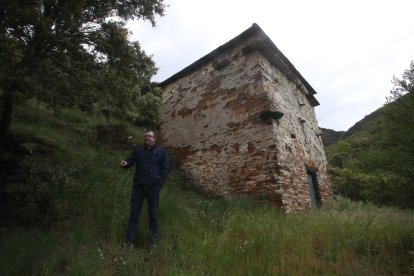 Imágenes del molinero harinero, el palomar cuadrado y el pueblo de Espanillo.