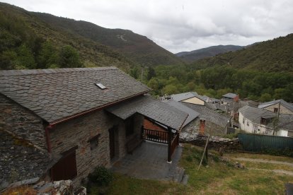 Imágenes del molinero harinero, el palomar cuadrado y el pueblo de Espanillo.