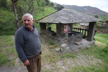 Imágenes del molinero harinero, el palomar cuadrado y el pueblo de Espanillo.