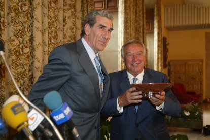 Entrega del premio Leonés del Año a David Álvarez en 2002.
