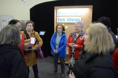 El centro trabaja con dos ejes principales centrados en la promoción, desarrollo y difusión de conocimientos, experiencias innovadoras y métodos de atención a personas mayores en riesgo de dependencia.