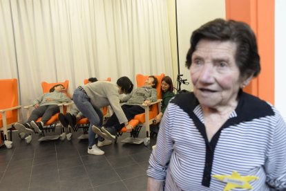 El centro trabaja con dos ejes principales centrados en la promoción, desarrollo y difusión de conocimientos, experiencias innovadoras y métodos de atención a personas mayores en riesgo de dependencia.