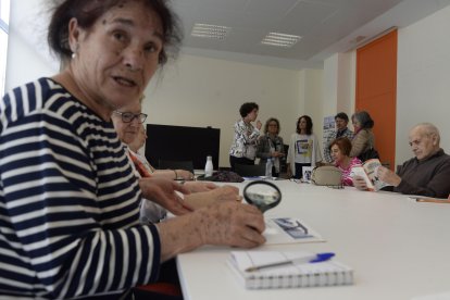 El centro trabaja con dos ejes principales centrados en la promoción, desarrollo y difusión de conocimientos, experiencias innovadoras y métodos de atención a personas mayores en riesgo de dependencia.