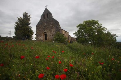 En esta finca fue lanzado desde la iglesia la talla hace muchos años y las zarzas lo sepultaron hasta que fue recuperado.
