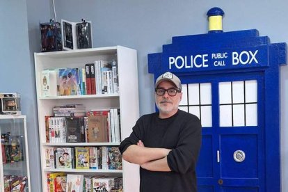 Enrique García Ramos, propietario de la librería Asimov. DL