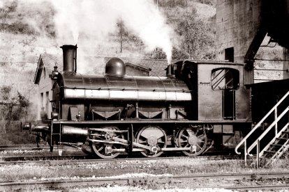 La locomotora 55 del PV, en pleno funcionamiento en una imagen sin fechar.