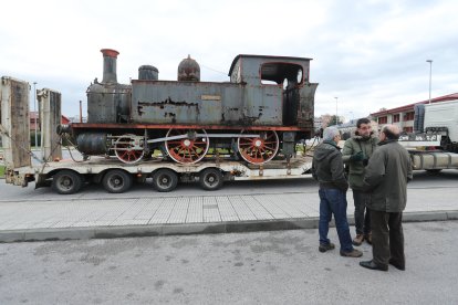 Llegada de la locomotora Sestao desde el Museo del Ferrocarril de la Fundación Camilo José Cela en Padrón, en 2018.